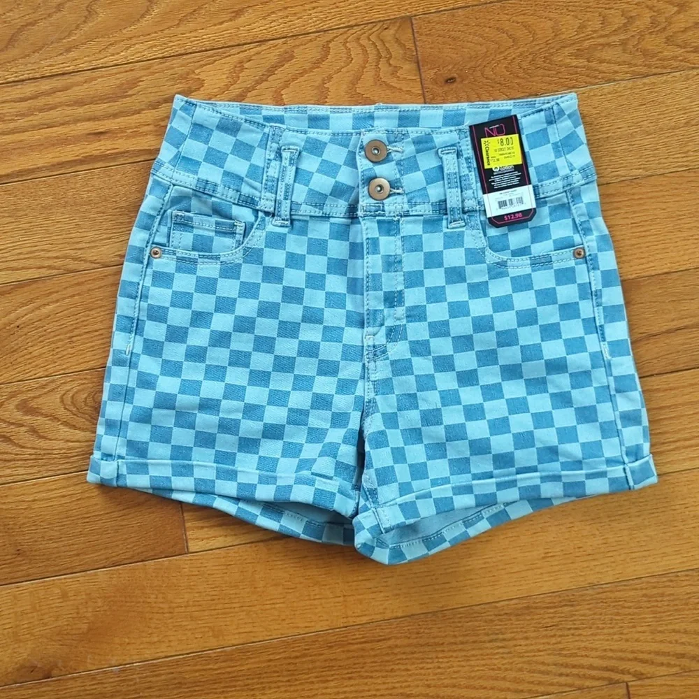 NWT No Boundaries Checkered Shorts Size 5 Casual Cuffed Dopamine